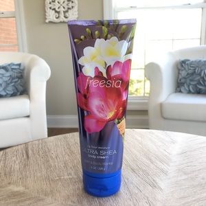 Bath & Body Works FREESIA Shea Body Cream